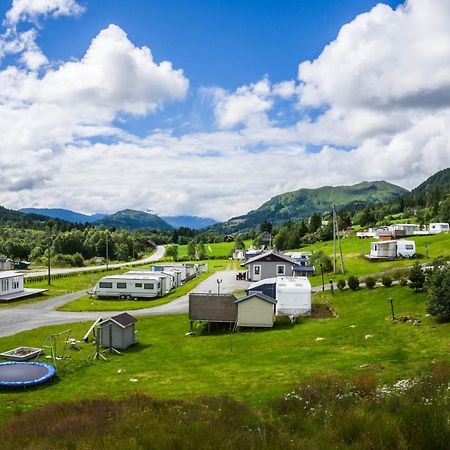 Smordal Hytteutleie Og Camping Hotel นอร์ดฟยอร์ไดด์ ภายนอก รูปภาพ