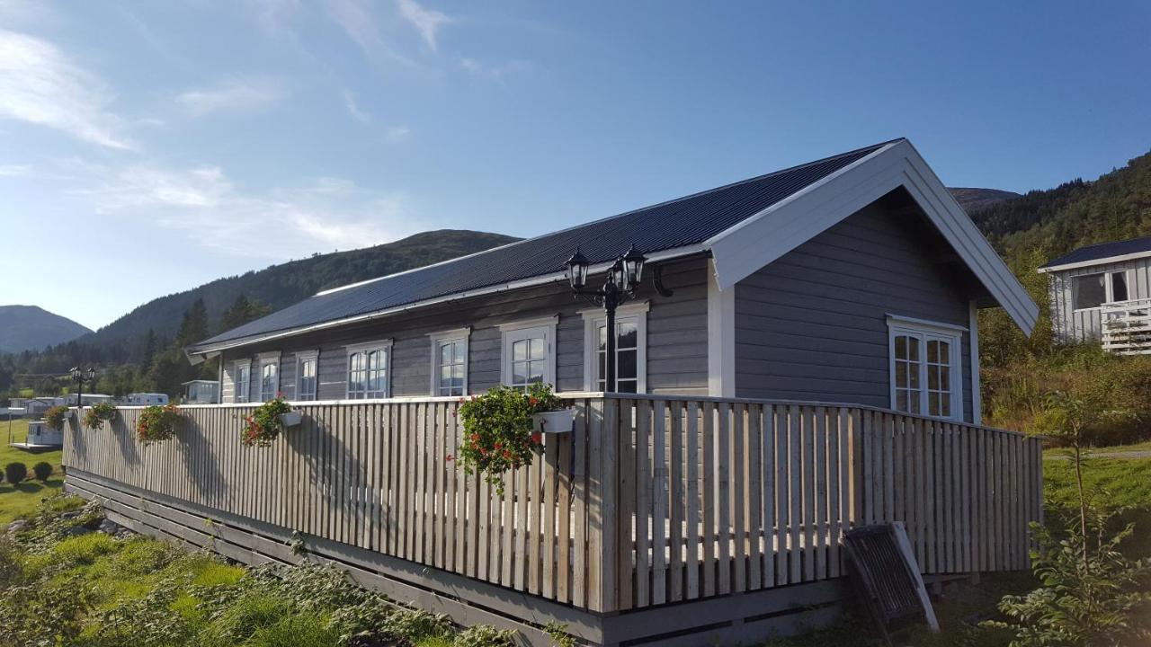 Smordal Hytteutleie Og Camping Hotel นอร์ดฟยอร์ไดด์ ภายนอก รูปภาพ